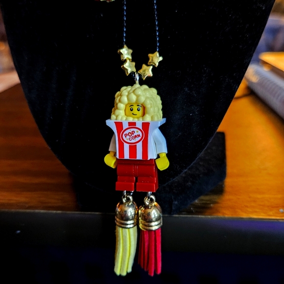 Popcorn Lego Figurine Fan Jewelry Set. SERIES 23 - Picture 4 of 6